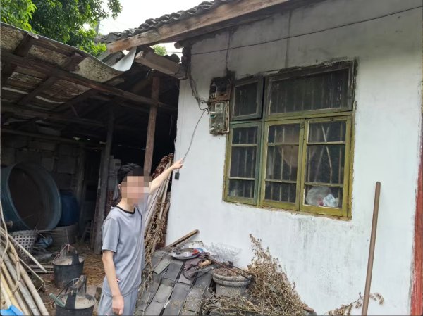 玖联优配 奇葩男偷走路由器又返回偷电话卡：只有路由器上不了网